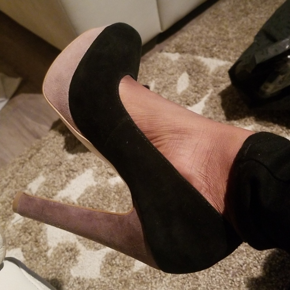 Suede Steve Madden pumps